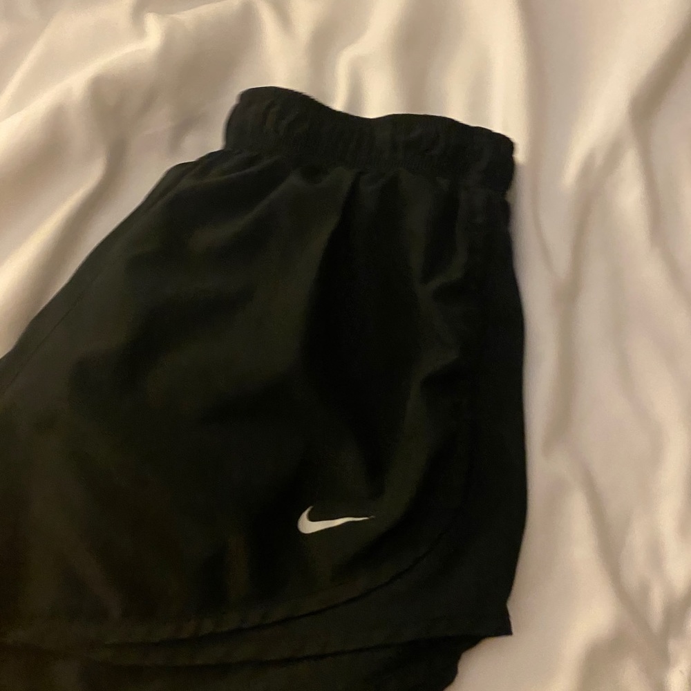 women’s medium nike shorts